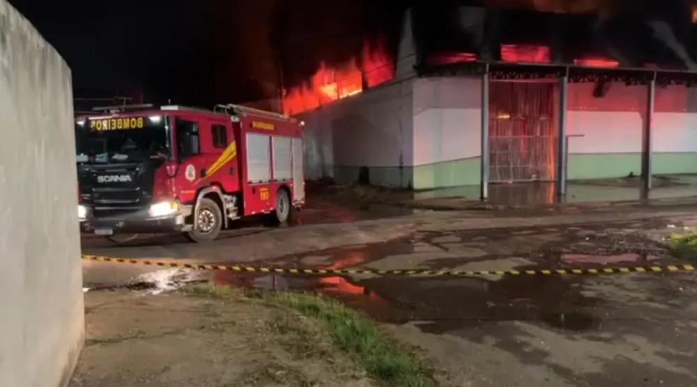 Vídeo - Incêndio destrói anexo da Secretaria de Educação em Várzea Grande
