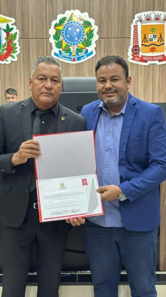 Jornalista Ednei Rosa recebe Título Elisângela Nepomuceno em homenagem ao trabalho na comunicação