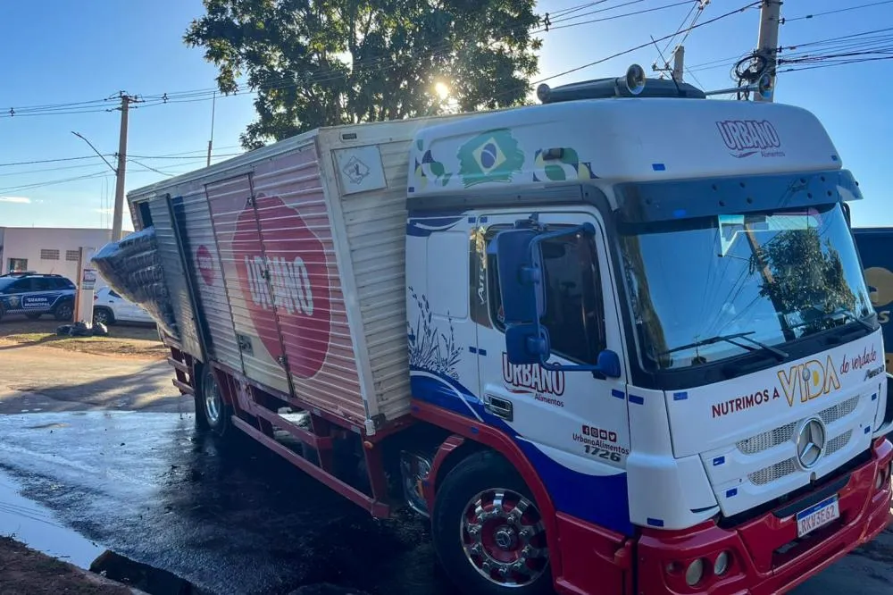 Colisão entre carro-forte e caminhão mobiliza Guarda Municipal e causa lentidão no trânsito em Várzea Grande