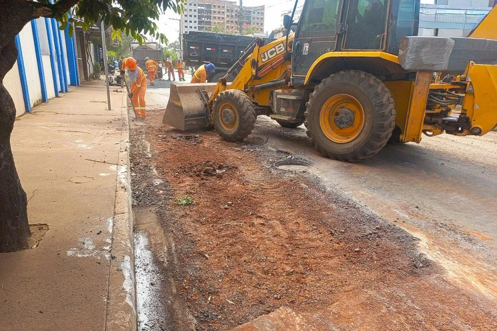 Várzea Grande reforça manutenção viária em ruas e avenidas nesta terça-feira (25)