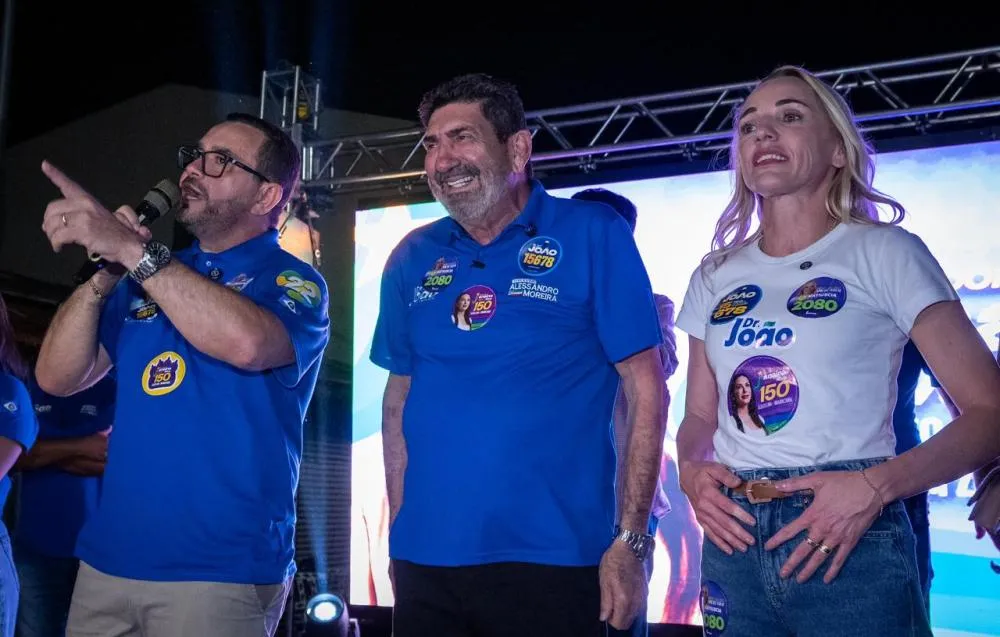 Dr. João relembra trajetória e investimentos na Saúde de Várzea Grande em reunião com mais de mil apoiadores