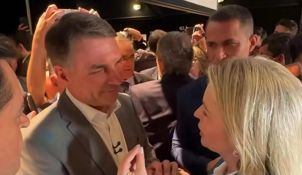 Ex-candidata a presidência de MT declara apoio a Flávio Bolsonaro em ‘defesa da mulher’