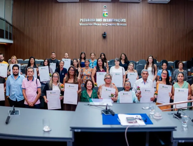 Baixinha homenageia servidores da Santa Casa e destaca importância do trabalho na saúde