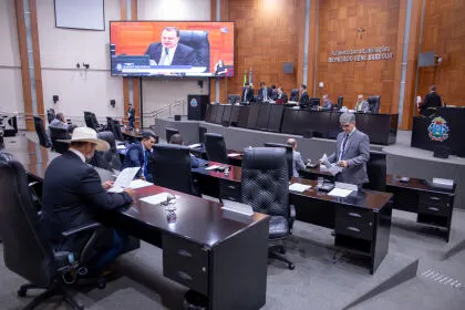 Deputados aprovam mudanças no Regimento Interno da Assembleia Legislativa Projeto de Resolução 88/2025, da Mesa Diretora, altera duração de falas durante as sessões