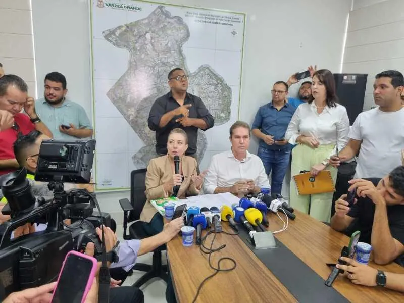 Flávia diz que DAE passará por concessão e obras estão destravadas em VG Prefeita de VG afirma ter quitado 43% da dívida herdada e aponta melhorias em setores como abastecimento de água, saúde e assistência social