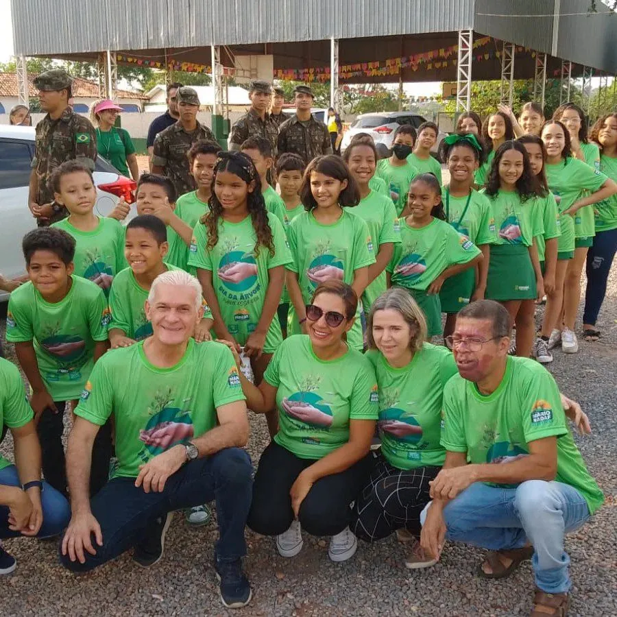 Plantar na Orla: estudantes e populares se unem em ação de arborização no Museu do Rio