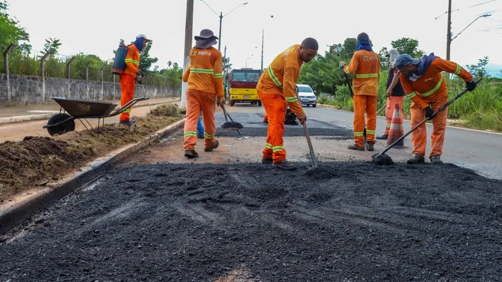 Prefeitura realiza patrolamento no bairro Serra Dourada
