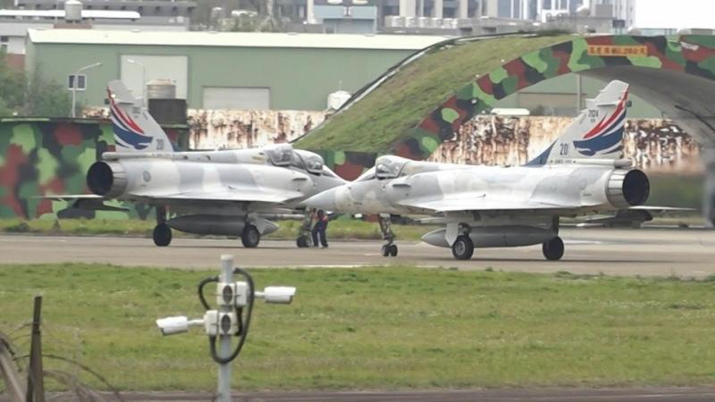 China simula ataques durante manobras militares perto de Taiwan 